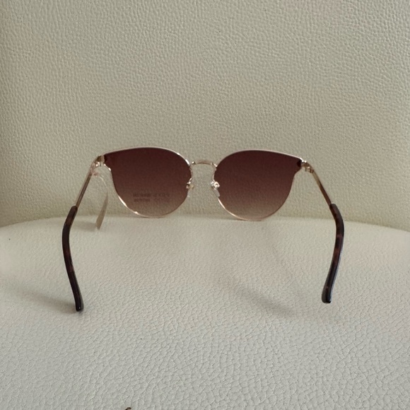 FRYE & CO Women\'s Cat Eye Gold Tone Metal Frame Sunglasses. MSRP $89 main image 13